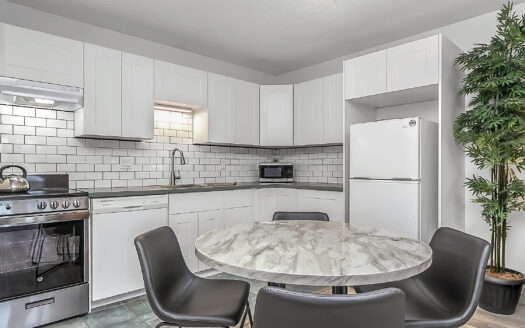 11 DAWSON Drive Unit #710, Collingwood, Ontario L9Y 5B4