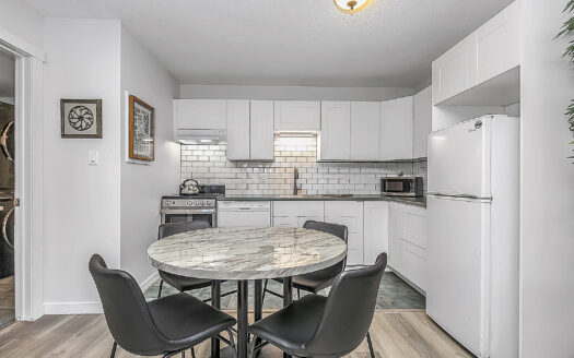 11 DAWSON Drive Unit #710, Collingwood, Ontario L9Y 5B4